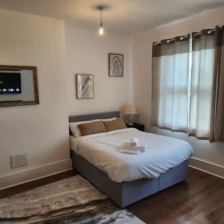 Immaculate 1-Bedroom In Greenhithe Exterior photo