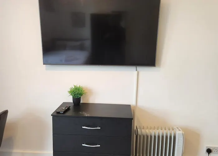 Immaculate 1-Bedroom In Greenhithe