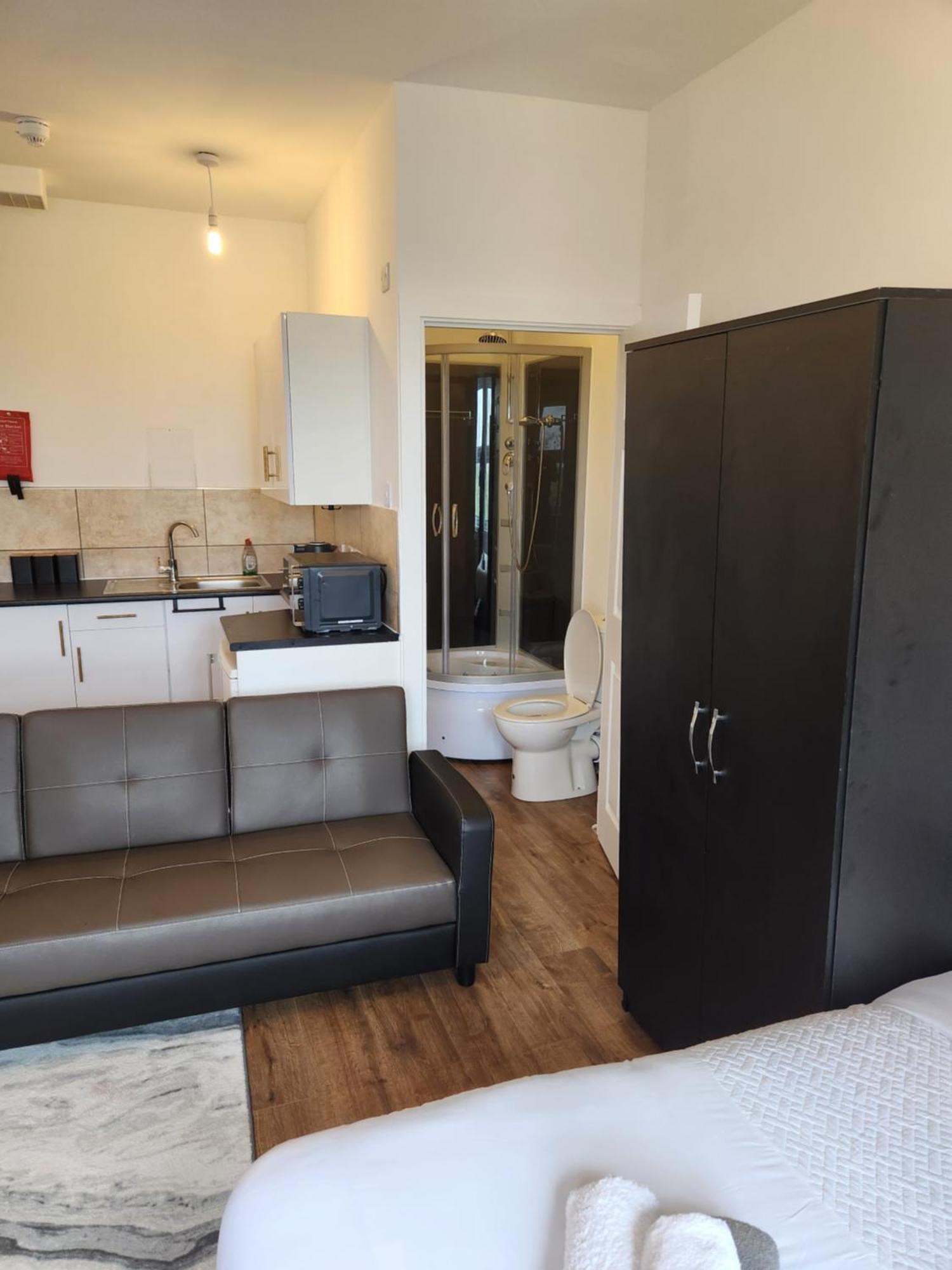 Immaculate 1-bedroom In Greenhithe