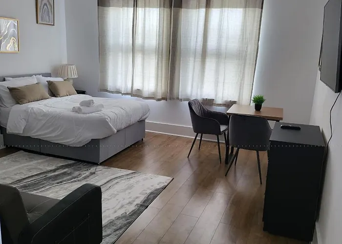 Immaculate 1-Bedroom In Greenhithe